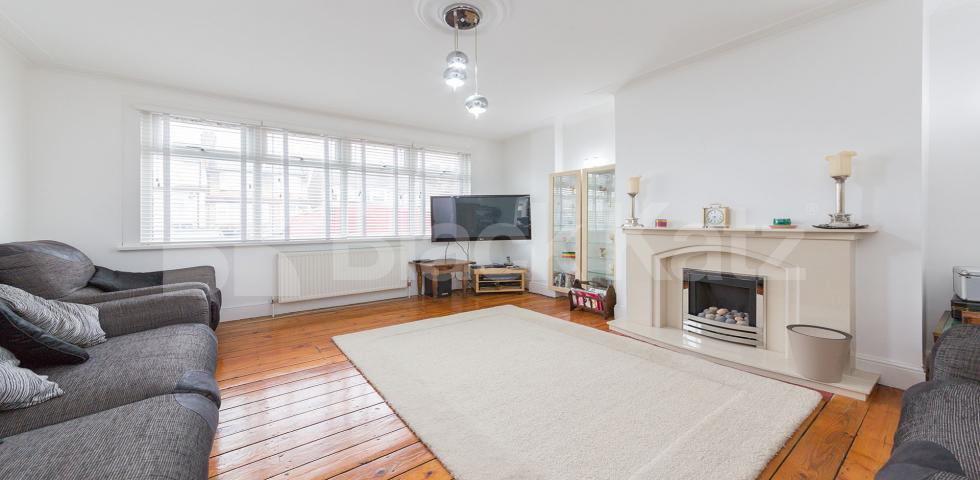 			Fantastic New Instruction!, 4 Bedroom, 1 bath, 1 reception House			  Petworth Road, North Finchley